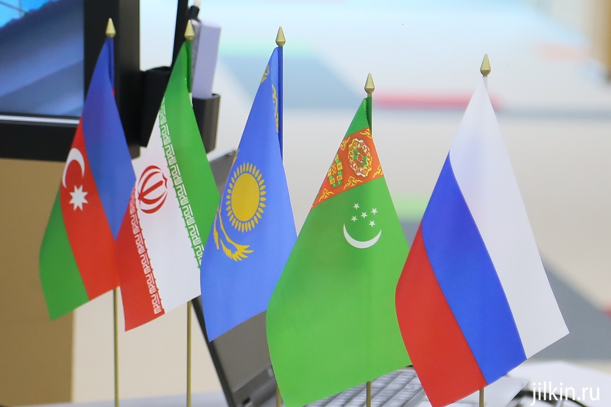 Иностранцам входа нет: прикаспийские страны договорились о сотрудничестве на исчезающем море