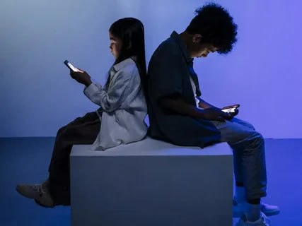 Казахстан рассматривает запрет на онлайн-регистрацию для детей до 16 лет