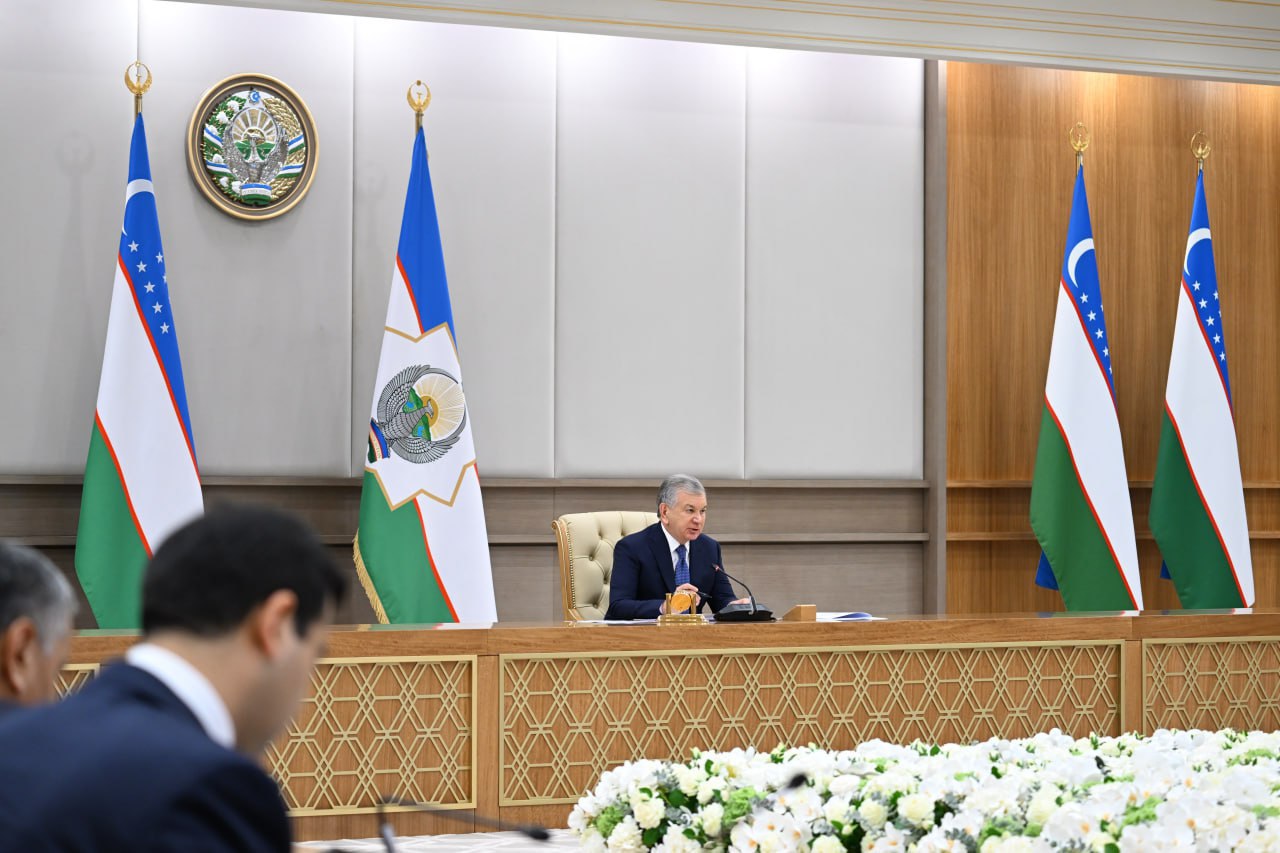 Мирзиёев уволил чиновников за провал в борьбе с бедностью