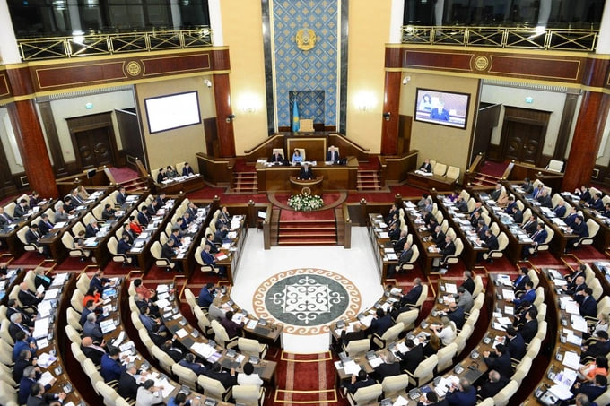 Власти Казахстана вынесут вопрос об однопалатном парламенте на референдум