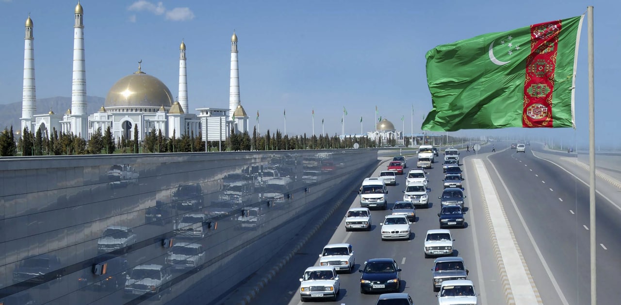 В Туркменистане полицейским предписали убрать красивые номера с личных автомобилей