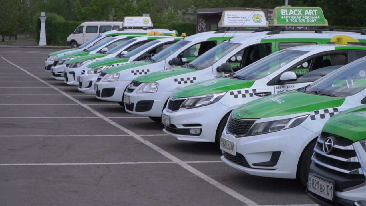 В Костанае 65‑летняя женщина выпала из такси и была травмирована другим автомобилем