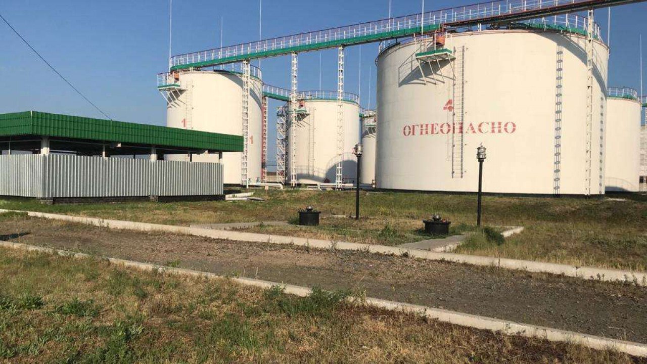 Топливо только по счётчикам: в Казахстане вводят жёсткие условия для нефтебаз