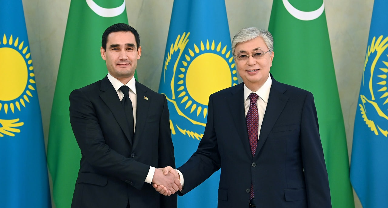Президенты Казахстана и Туркменистана провели встречу