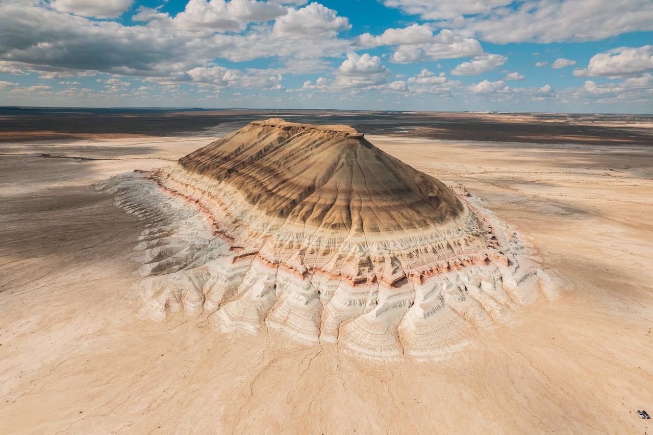 Музыкальный проект Димаша Кудайбергена Voice Beyond Horizon охватил Каспийское море и каньон Бозжыра