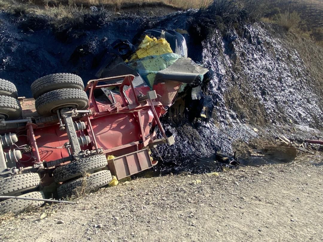 Кыргызстан: авария с мазутом на трассе Север-Юг