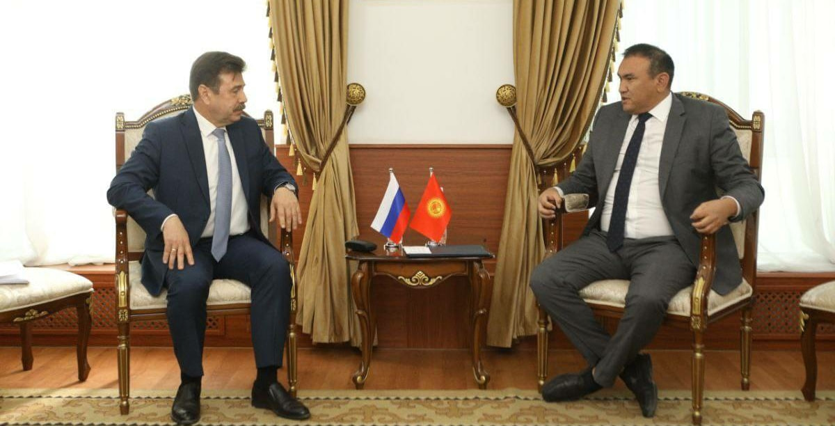 Замглавы МИД Кыргызстана обсудил с российским послом миграционные вопросы