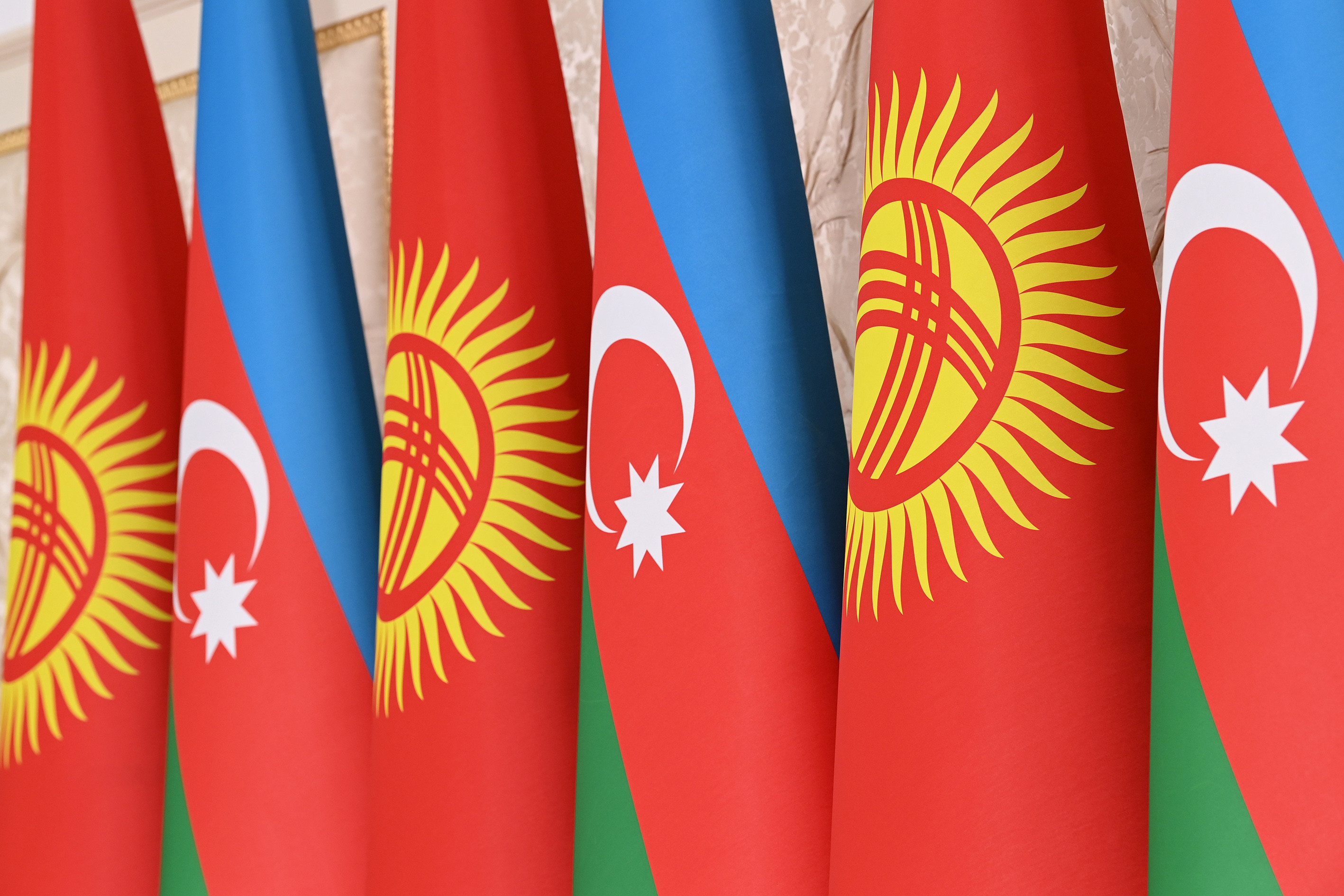 Кыргызстан и Азербайджан увеличивают уставной капитал совместного фонда