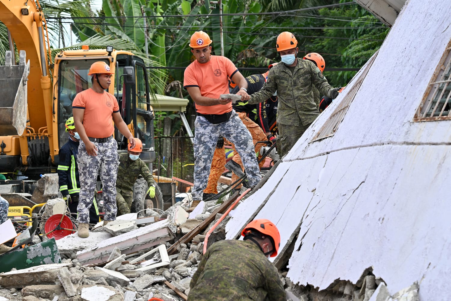 Филиппины в ожидании цунами: мощное землетрясение потрясло страну