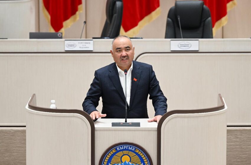 Русофоб Нурланбек Тургунбек уулу (Шакиев) вновь возглавил парламент Кыргызстана 