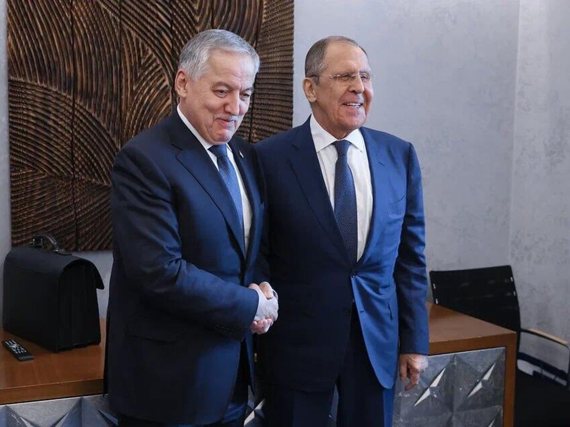 Министры иностранных дел РТ и РФ обсудили подготовку к переговорам по трудовой миграции