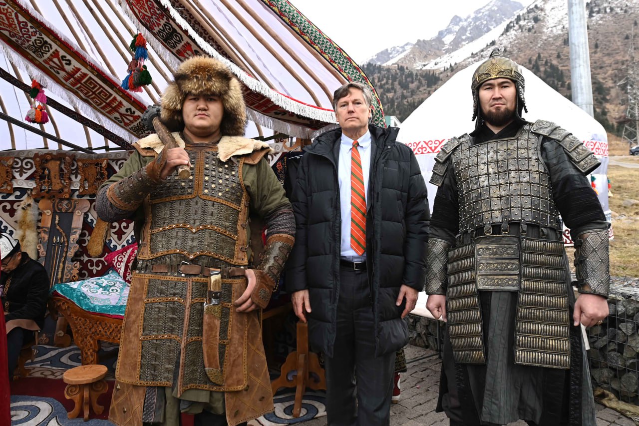 Высокопоставленные представители США посетили Казахстан для укрепления связей