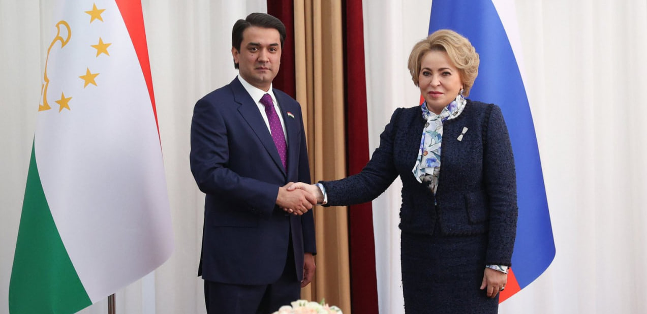 Главы верхних палат парламентов России и Таджикистана провели встречу