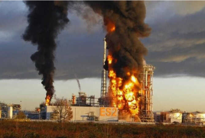 Из-за украинских атак на российские НПЗ в Казахстане ожидают топливный кризис 