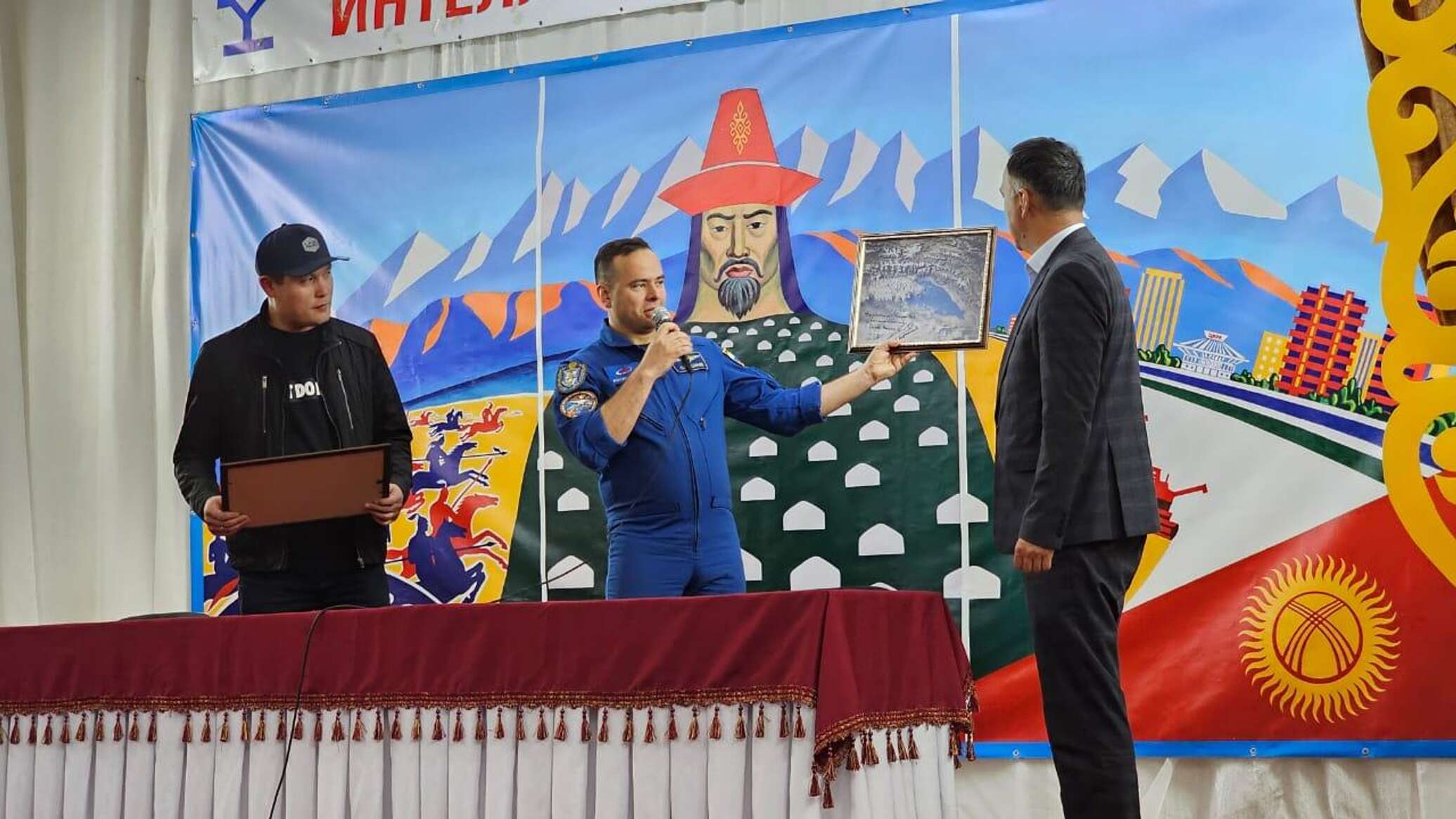 Родившийся в Кыргызстане российский космонавт побывал в Иссык-Кульской области республики