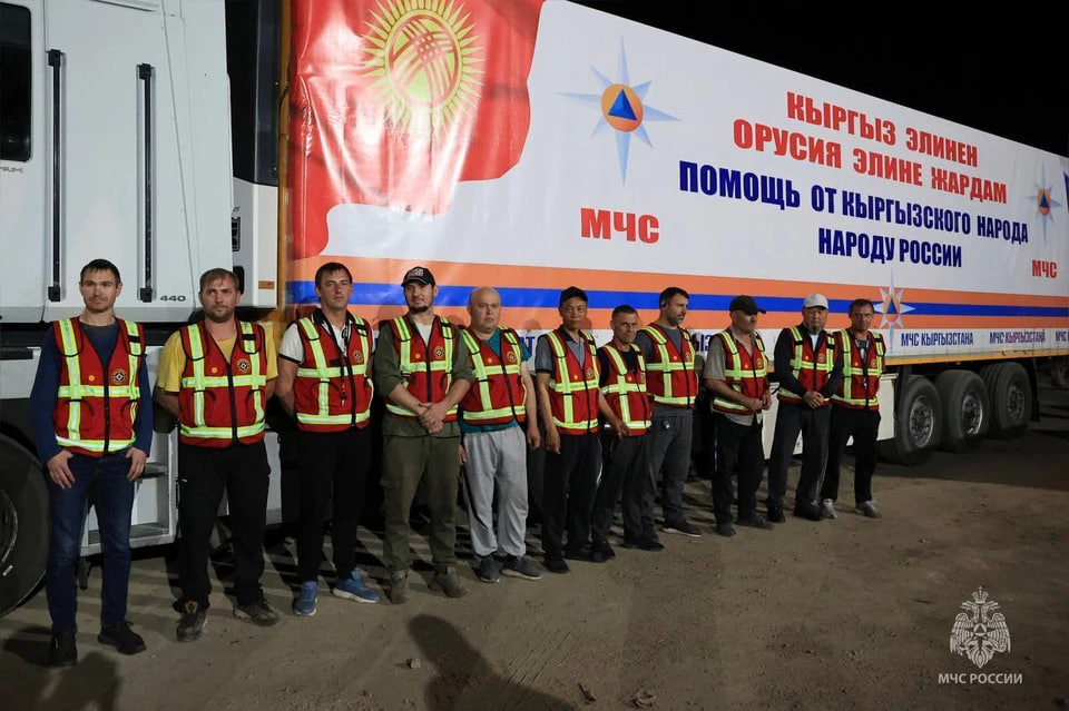 Кыргызстан доставил в Орск 170 тонн гуманитарки. Глава МЧС РФ выразил благодарность